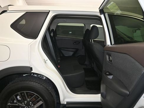 Used 2023 Nissan Rogue S FWD image 25
