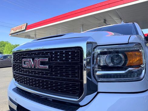 Used 2019 GMC Sierra 2500 Denali w/ Duramax Plus Package AWD/4WD image 17