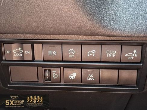 Used 2023 Toyota Tundra Limited AWD/4WD image 33