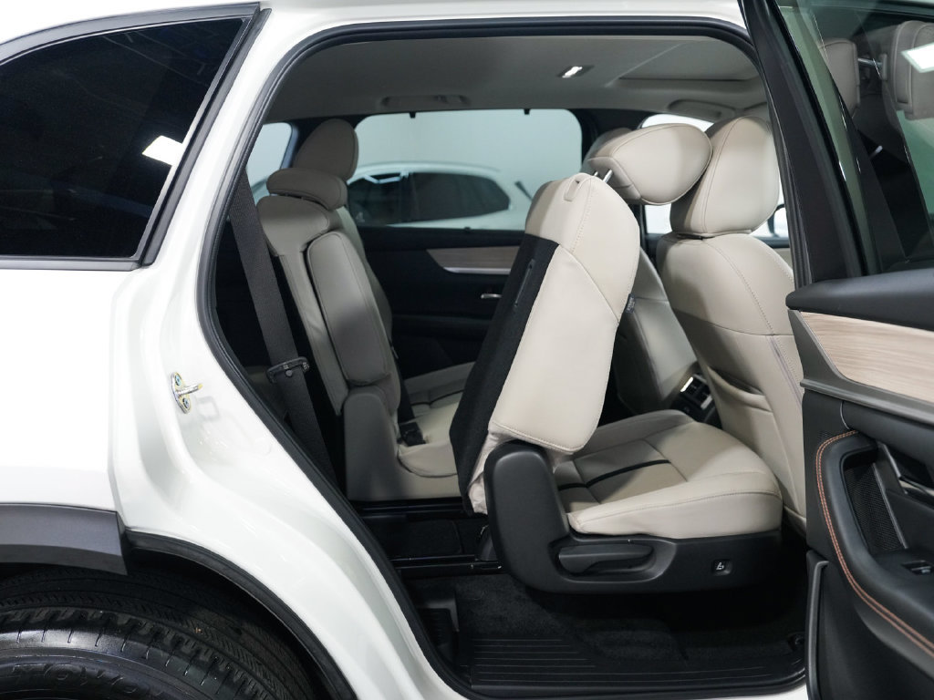 Used 2025 MAZDA CX-90 Plug-In Hybrid w/ Preferred AWD/4WD image 37