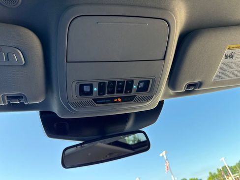 Used 2023 Ford Explorer Limited w/ Hybrid Equipment Group 310A AWD/4WD image 21