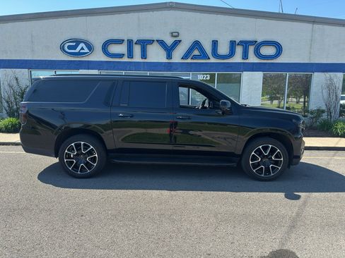 Used 2021 Chevrolet Suburban RST w/ Luxury Package image 3