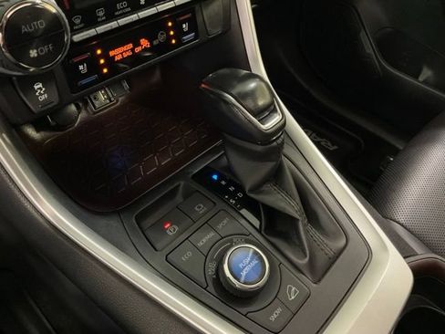 Used 2019 Toyota RAV4 Limited w/ Cold Weather Package AWD/4WD image 20