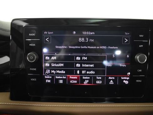 Used 2025 Volkswagen Jetta SEL FWD image 19