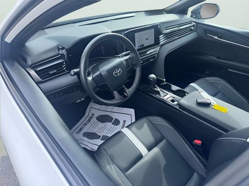 Used 2025 Toyota Camry SE FWD image 14