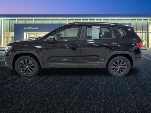 Certified 2022 Volkswagen Taos S image 7