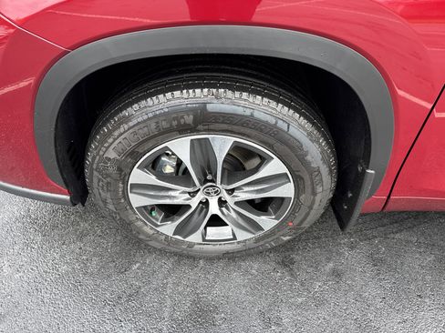 New 2026 Toyota Highlander XLE image 9