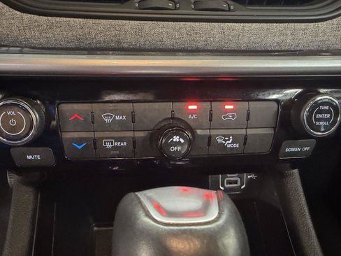 Used 2024 Jeep Compass Latitude AWD/4WD image 34