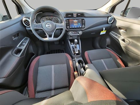 Used 2025 Nissan Versa SR image 7