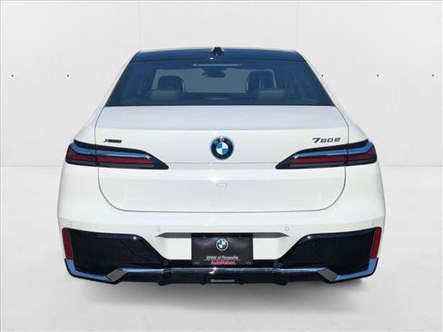 New 2026 BMW 750e xDrive w/ Premium Package image 7