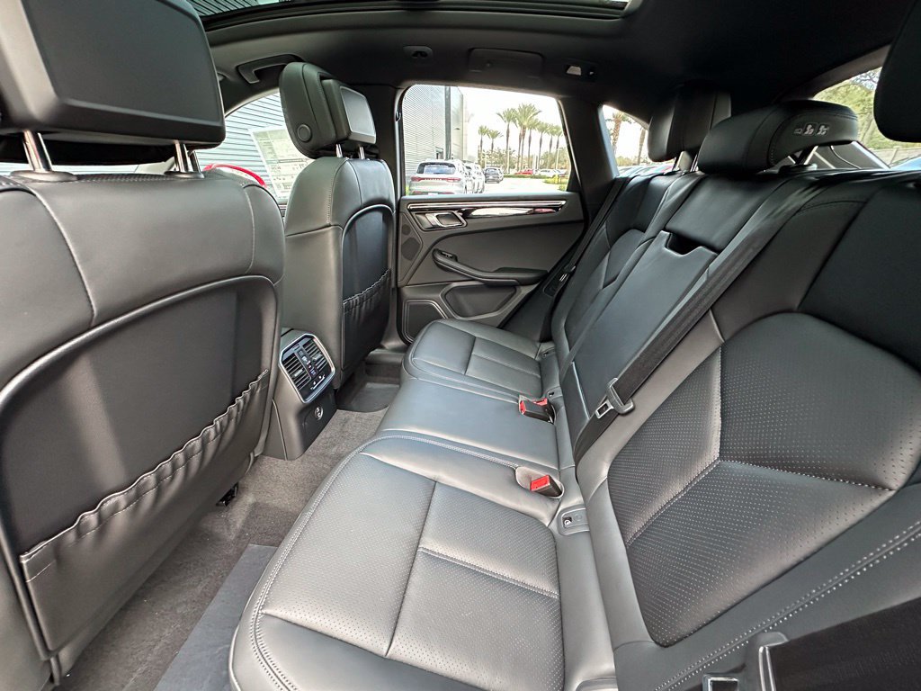 Certified 2026 Porsche Macan AWD/4WD image 34