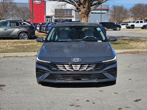 New 2025 Hyundai Elantra Limited FWD image 2