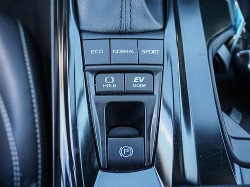 Used 2025 Toyota Camry SE FWD image 18