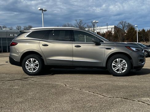 Used 2018 Buick Enclave Essence image 4