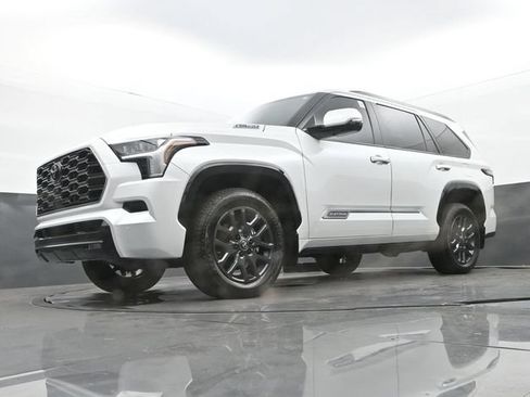 Used 2025 Toyota Sequoia Platinum AWD/4WD image 28