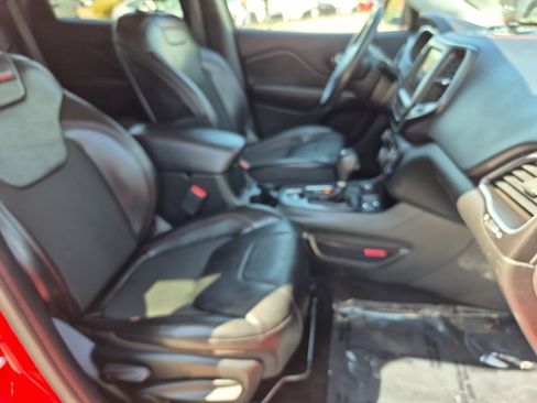 Used 2019 Jeep Cherokee Trailhawk w/ Cold Weather Group AWD/4WD image 23