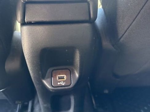 Used 2022 Jeep Renegade Altitude image 47