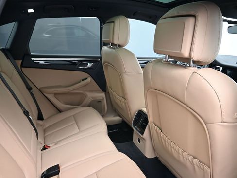 Certified 2026 Porsche Macan AWD/4WD image 7