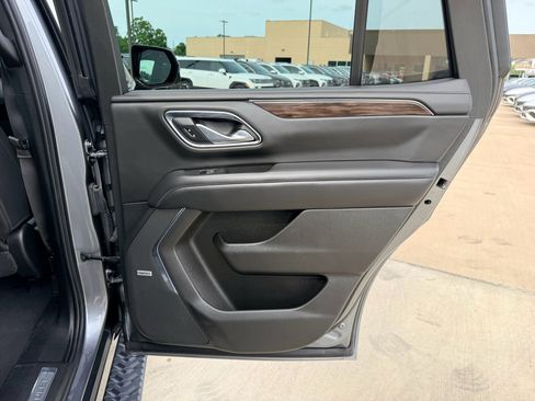 Used 2022 Chevrolet Tahoe Z71 w/ Luxury Package AWD/4WD image 23
