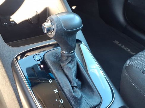 Used 2017 Kia Forte LX image 24