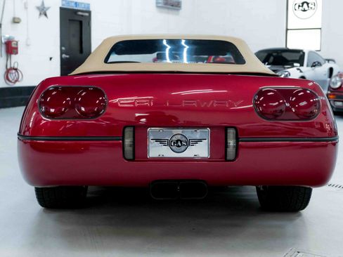 Used 1989 Chevrolet Corvette Convertible image 16