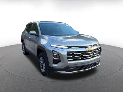 Used 2025 Chevrolet Equinox LT image 4