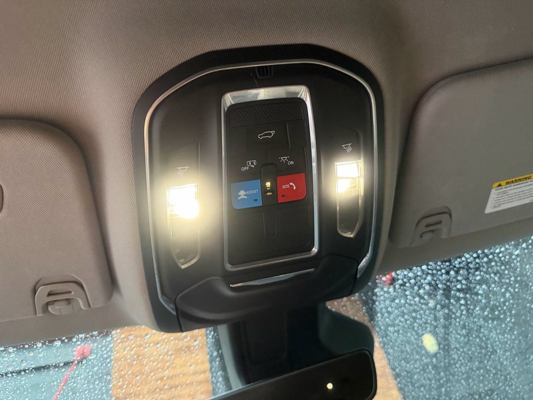 Used 2022 Jeep Wagoneer Series II AWD/4WD image 38