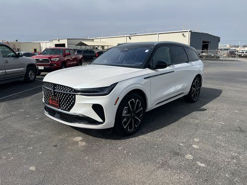 New 2026 Lincoln Nautilus Reserve image 3