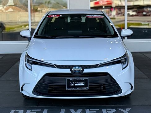 Certified 2025 Toyota Corolla LE image 5