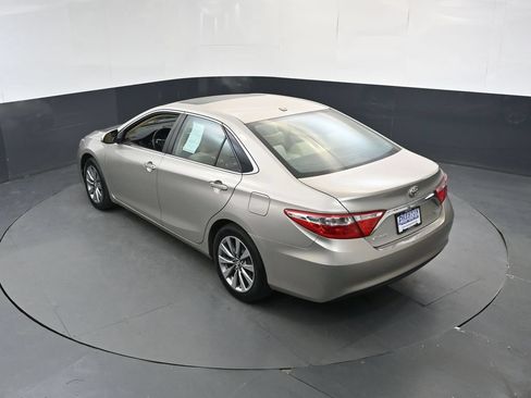 Used 2016 Toyota Camry XLE w/ Moonroof Package FWD image 31