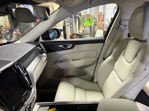 Used 2025 Volvo XC60 T8 Ultra w/ Protection Package Premier AWD/4WD image 32