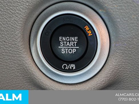Used 2024 Chrysler Pacifica Touring-L FWD image 35