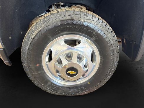 Used 2021 Chevrolet Silverado 3500 LTZ w/ LTZ Convenience Package AWD/4WD image 9