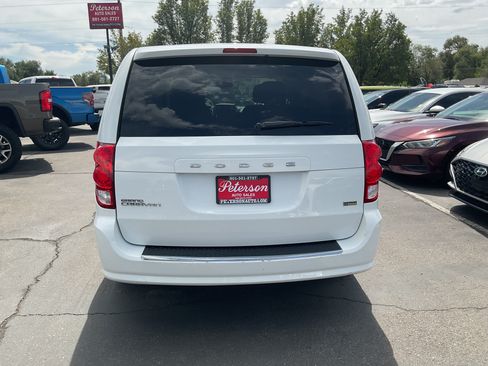 Used 2017 Dodge Grand Caravan SE w/ UConnect Hands-Free Group FWD image 7