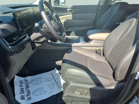 Used 2026 Kia Carnival FWD image 19