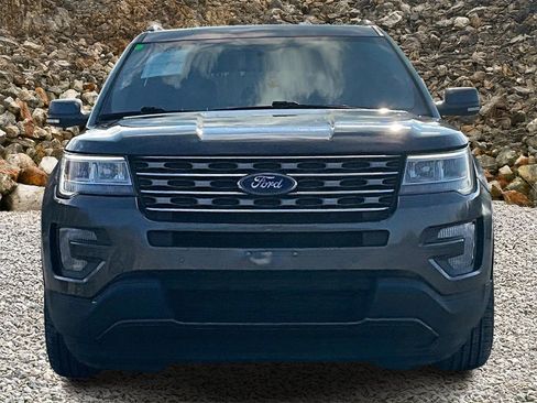 Used 2017 Ford Explorer XLT w/ Equipment Group 202A image 3