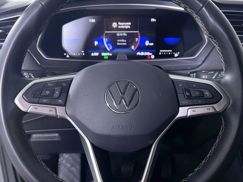 Used 2024 Volkswagen Tiguan SE image 13