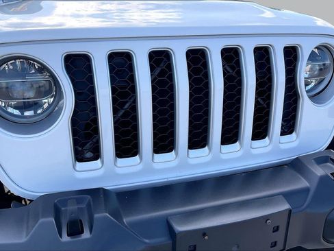 Used 2020 Jeep Gladiator Overland AWD/4WD image 28