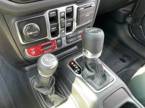 Used 2025 Jeep Gladiator Mojave w/ Convenience Group AWD/4WD image 33