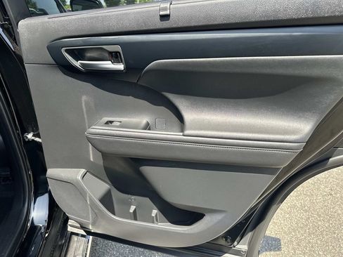 Used 2024 Toyota Highlander XLE AWD/4WD image 15