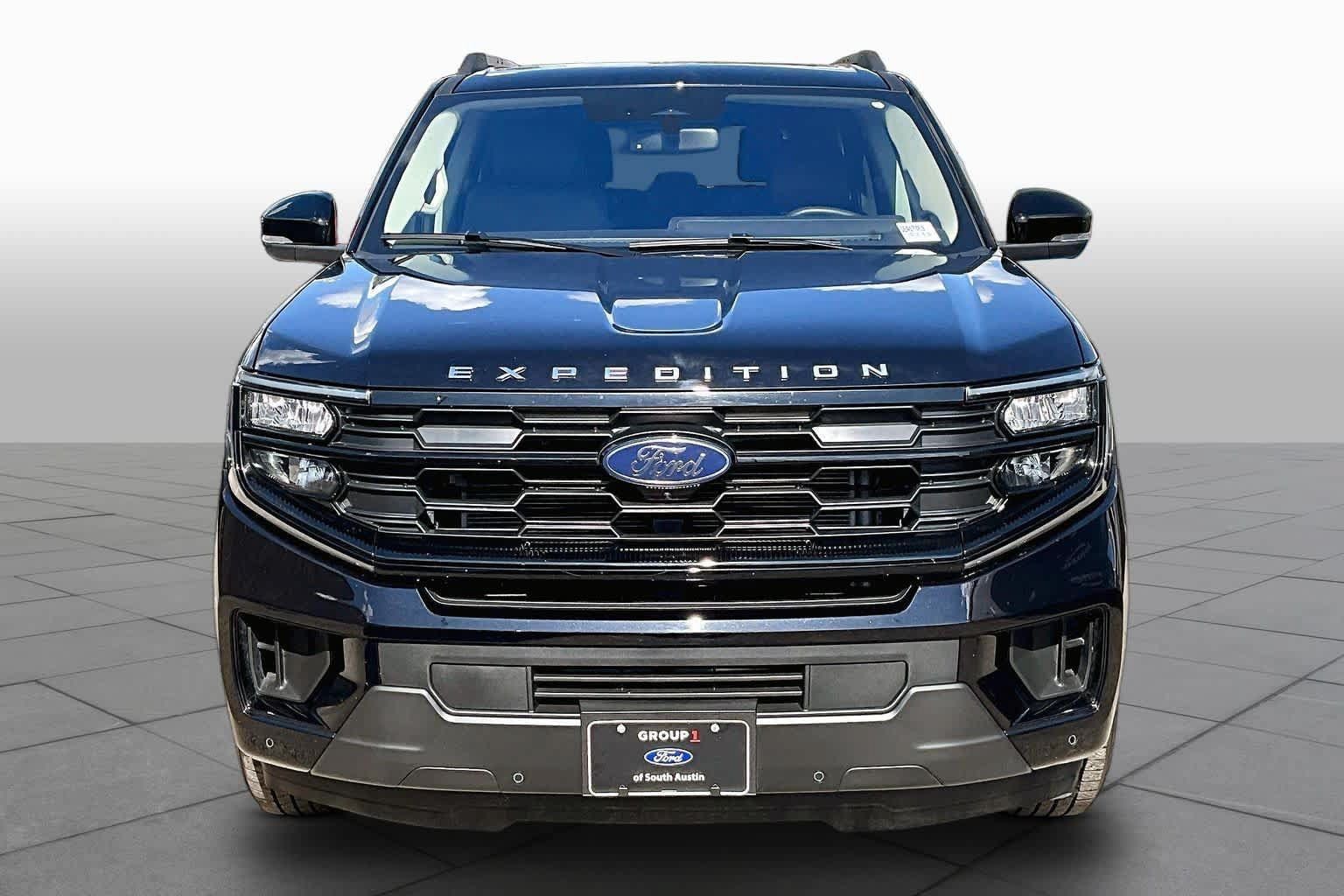 Used 2025 Ford Expedition Active RWD image 4