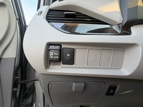 Used 2018 Toyota Sienna XLE FWD image 34