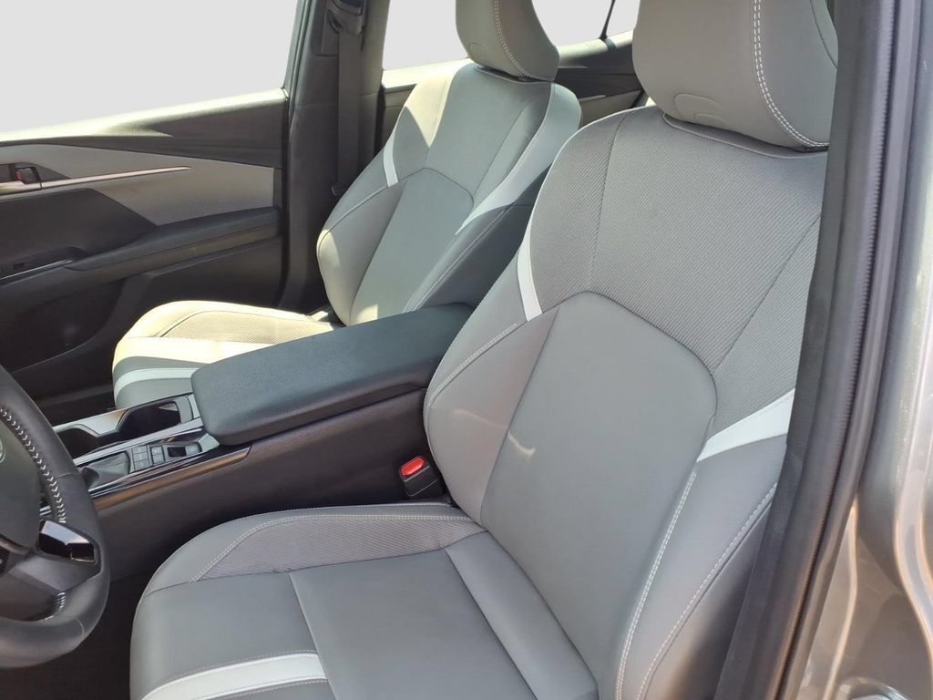 Used 2025 Toyota Camry SE FWD image 17