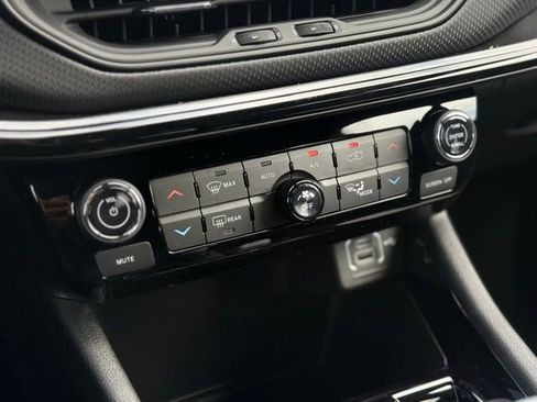 New 2025 Jeep Compass Limited w/ Sun & Sound Group AWD/4WD image 14