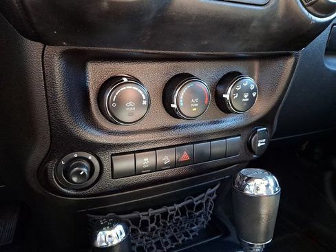 Used 2015 Jeep Wrangler Unlimited Sport w/ Quick Order Package 24S AWD/4WD image 19