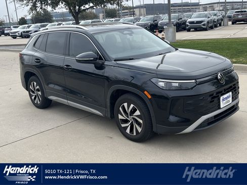 Used 2025 Volkswagen Tiguan S image 1