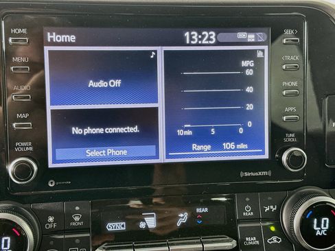Used 2020 Toyota Highlander L FWD image 19