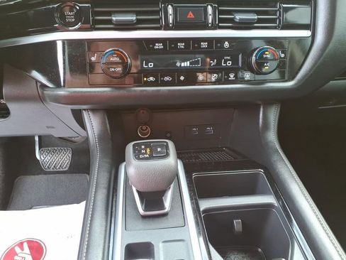 Used 2025 Nissan Pathfinder SL AWD/4WD image 23