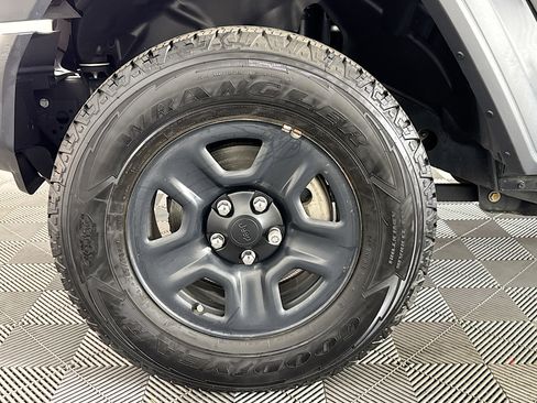 Used 2022 Jeep Wrangler Sport image 33