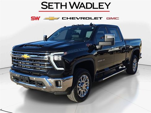 Used 2024 Chevrolet Silverado 2500 LTZ image 3